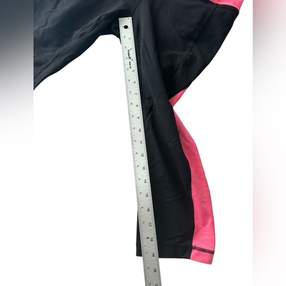 Athleta black & pink midrise capri workout leggings size Large - Picture 9 of 13